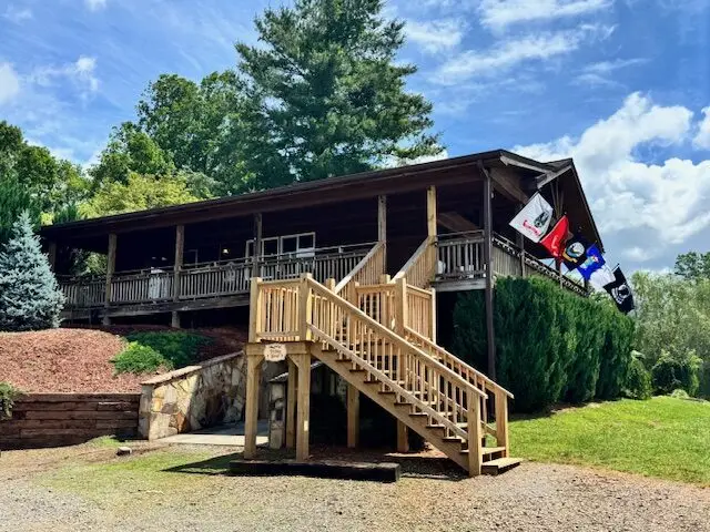 Eagle Fork Vineyards in Hayesville